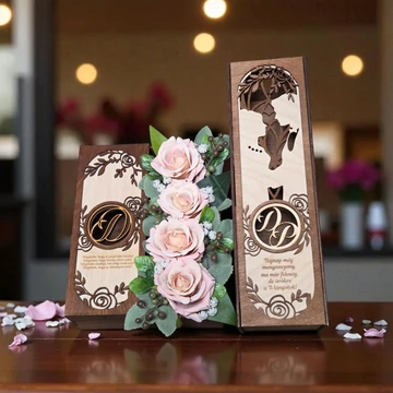 Prémium szülőköszöntő szett - 1 db virágbox, 1 db bortartó Prémium szülőköszöntő szett - 1 db virágbox, 1 db bortartó